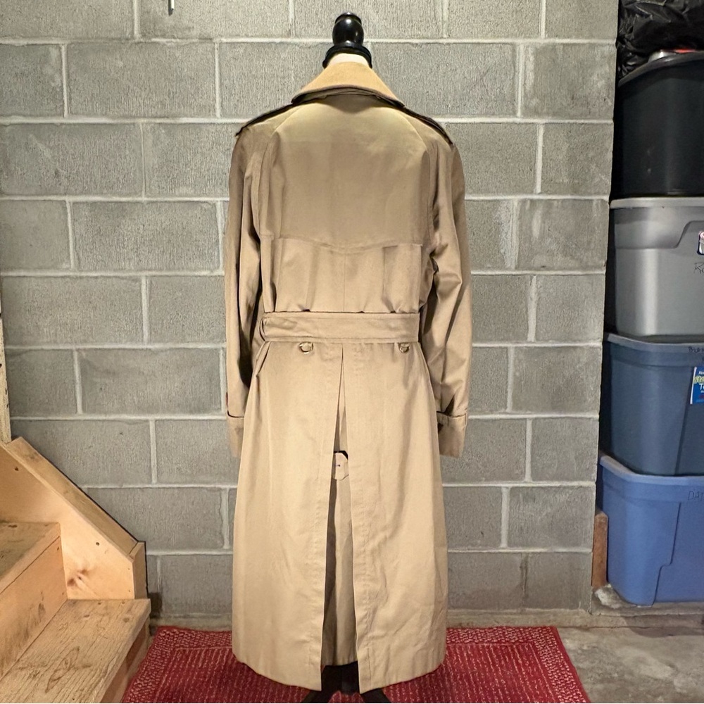 Burberry trench coat. - Picture 5 of 16